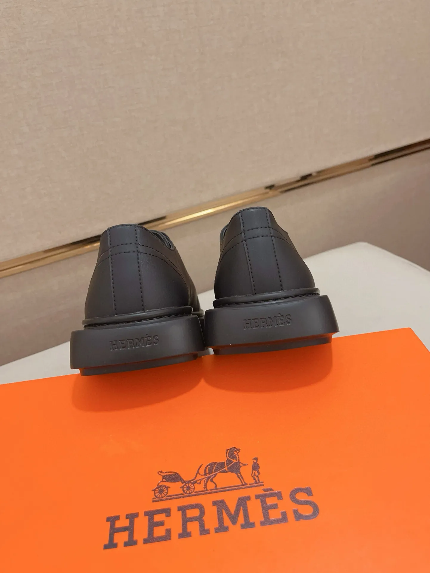 Men's clothing and shoes💰: 442💰《HERMES》【Classic original single version】Hermès; top 🔝purchase agent🔍🔍men's latest 🇺🇸 counter sales simultaneously, imported from Italy original ▲▲cowhide ▲▲ (high-end, nobility, class) ) Exquisite workmanship (Italian 🇮🇹 imported water-dyed 🐂 cowhide lining) sole: original sole provided by the original factory, ⚠️exclusive double-layer activity·TPR·rubber·combined molded outsole; super comfortable·wear-resistant·non-slip·environmental protection The real thing is more beautiful if you take the real thing (high quality, follow the order). You can enter and exit the counter at will * Number of yards: 38-44 (45 can be customized and cannot be returned or exchanged)